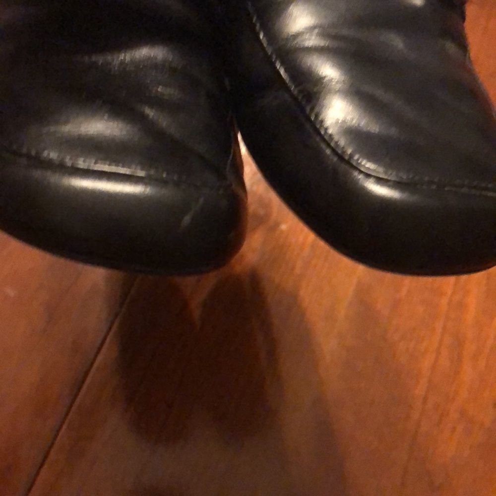 Ann Klein leather loafers in size 6M EUC black with AK logo in gold on strap - Picture 14 of 16